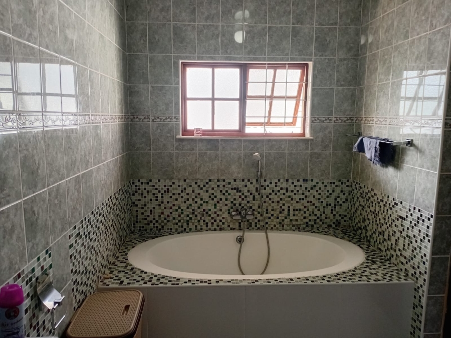 3 Bedroom Property for Sale in Sunnyridge Eastern Cape